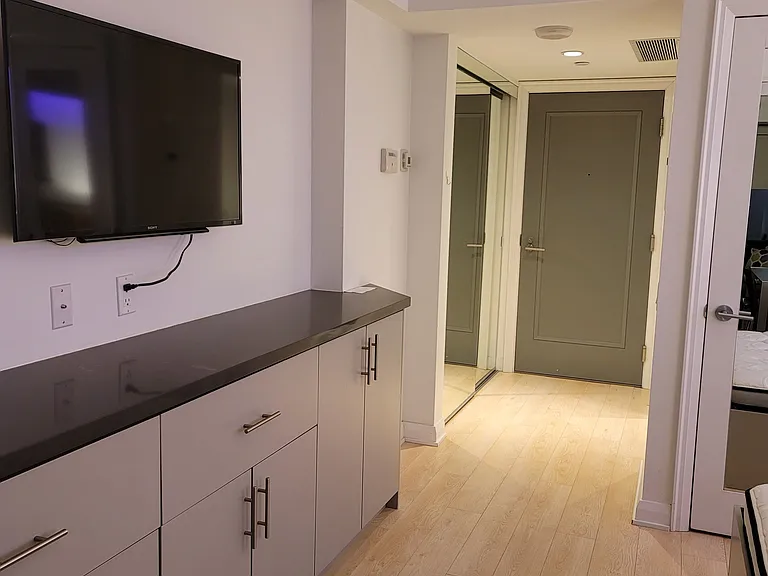 155 Yorkville Ave #2010 — Photo 7