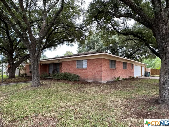 1801 Bon Aire Ave, Victoria, TX 77901