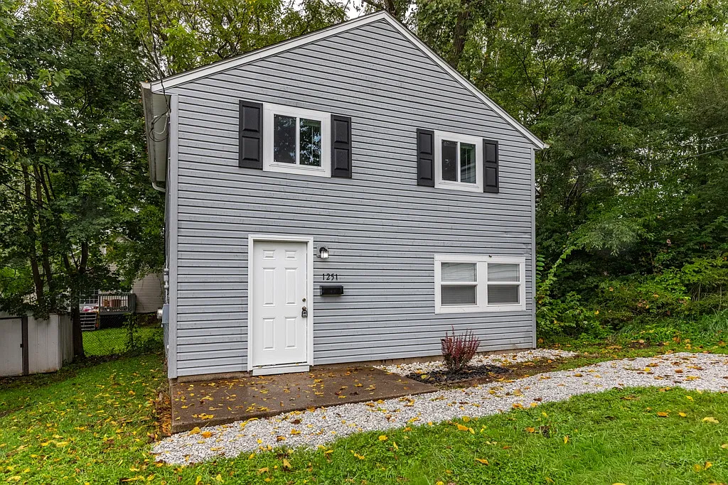 2 bed, $995 — Photo 2