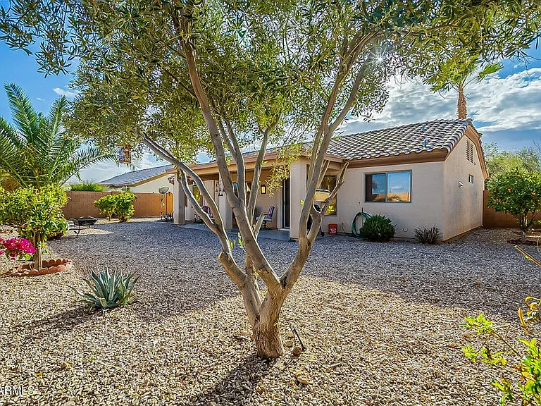 1105 N Cota Ln — Photo 44