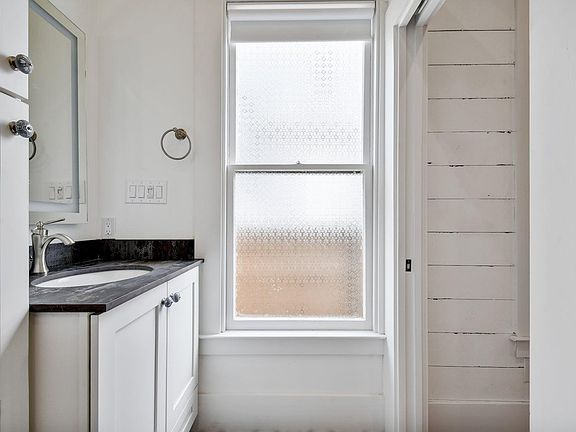 4th image of 131 Adams St #1