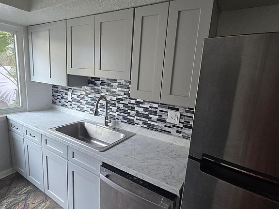 2nd image of 614 OAKS HOLLOW Court #C3-2