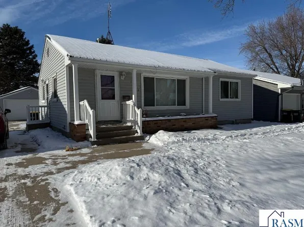 1023 8th St N, Saint James, MN 56081