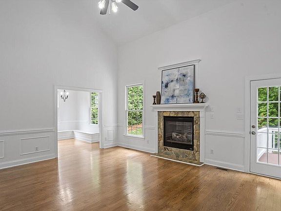 2nd image of 76 Fox Chapel Ln
