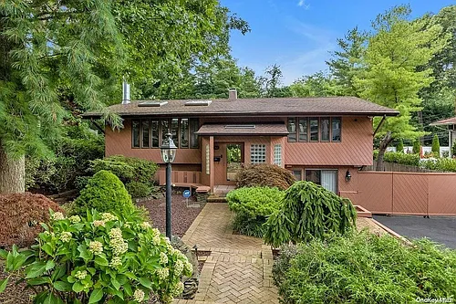 52 Deepdale Dr Photo 1
