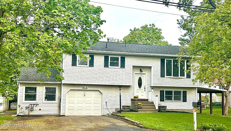 3rd image of 2531 Banker Avenue