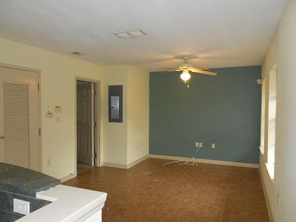 2nd image of 1609 W Pensacola St #221