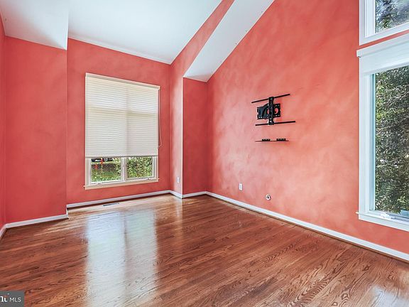 5th image of 1104 Water Pointe Ln