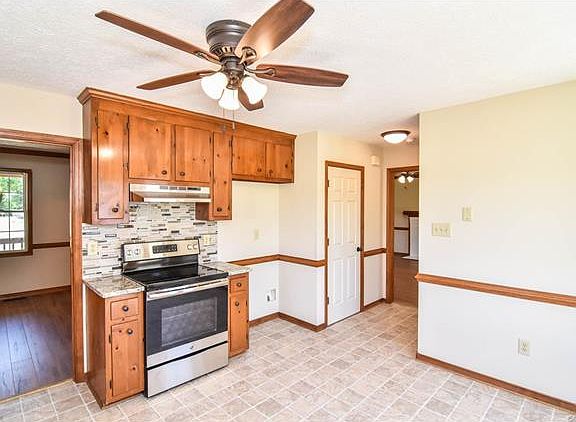 3rd image of 4833 Bradbury Knoll Dr