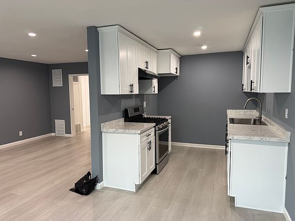 2nd image of 6722 Whitsett Ave #4