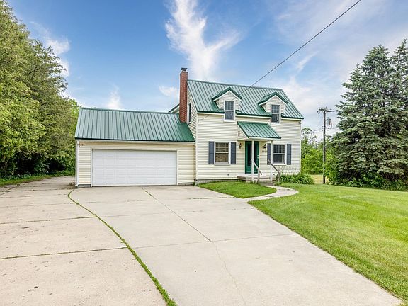 4th image of 5957 Lakeshore Rd