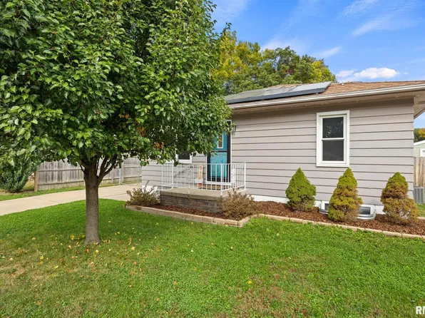 114 W Forest Ave, East Peoria, IL 61611