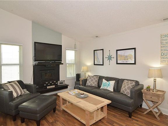3rd image of 3881 Meadowbrook Ct