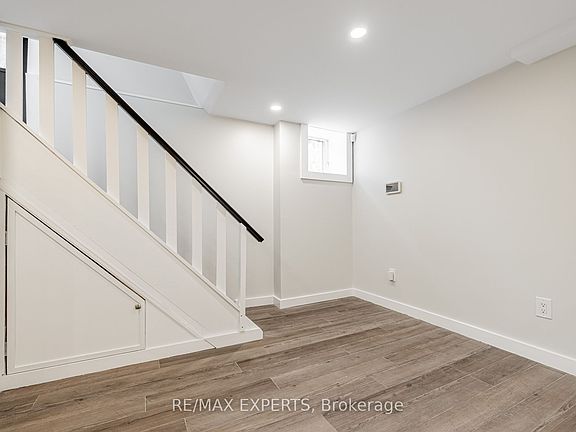 4th image of 2103 Avenue Rd #Basement