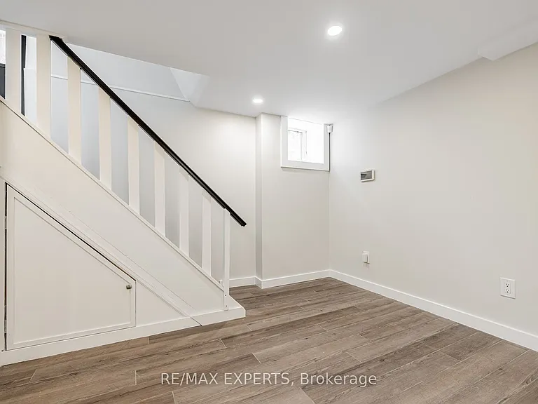 2103 Avenue Rd #BASEMENT — Photo 4
