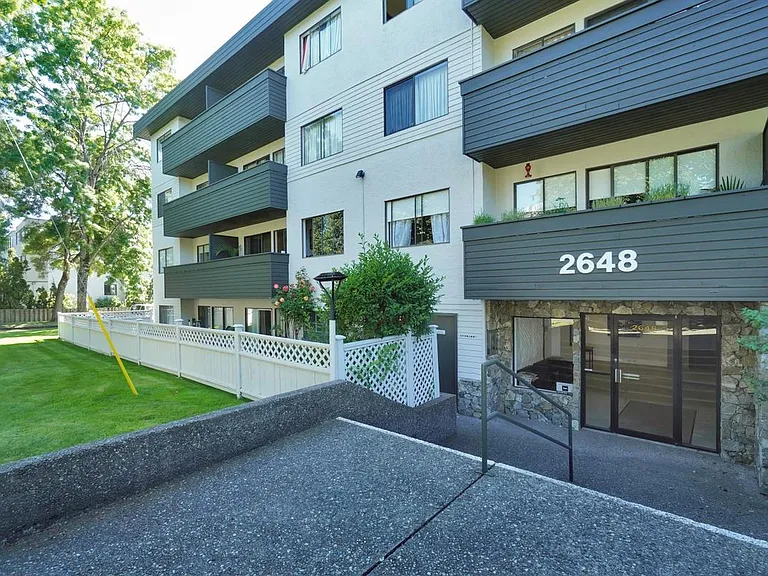 2648 Graham St #401 — Photo 7