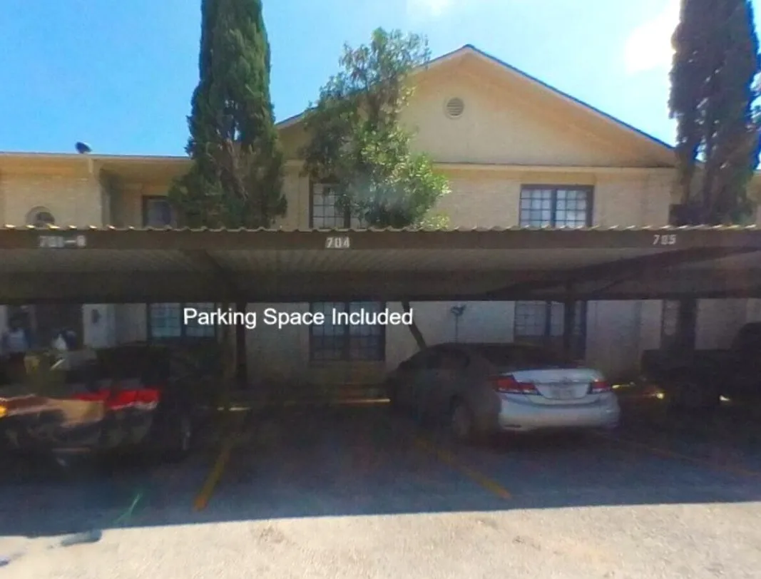 2 bed, 1.5 bath, 1060 sqft, $825 — Photo 2