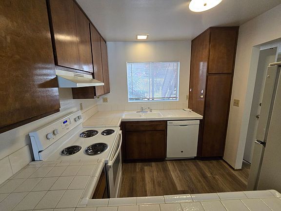 5th image of 4744 70th St Unit 2