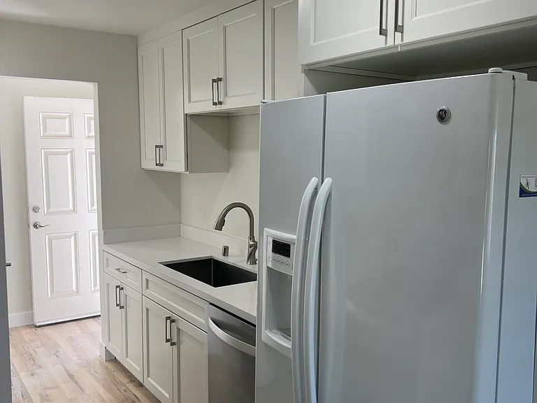 908 Apricot Ave — Photo 3