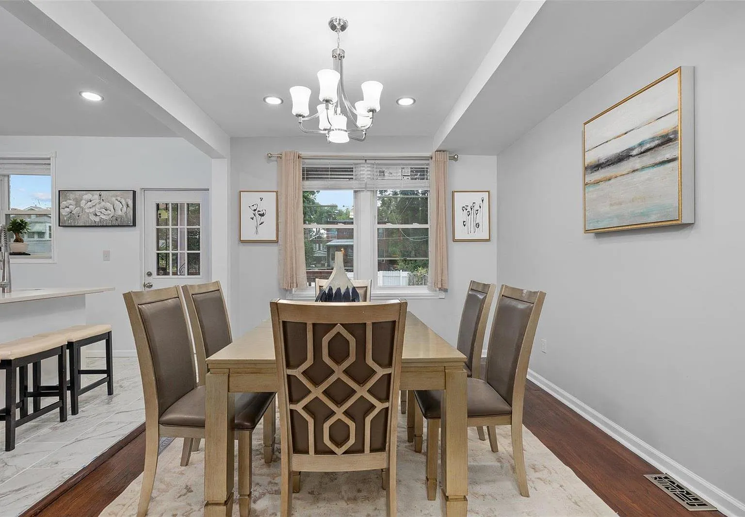 3 bed, 2.5 bath, 1624 sqft, $3,500 — Photo 2