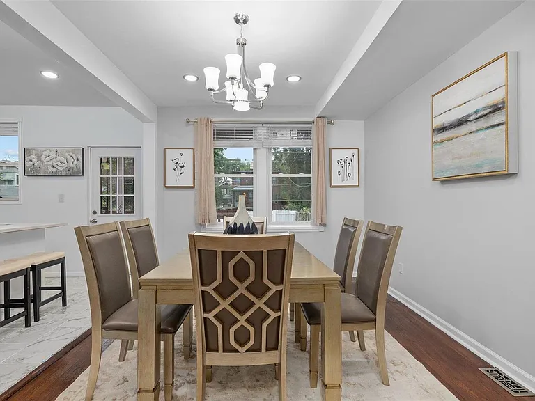 5911 Pershing Ave — Photo 2