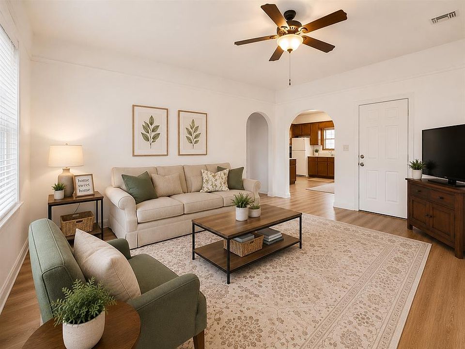 1st image of 207 E Juniper Ln