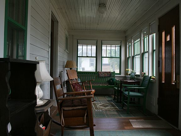 Enclosed sun room/porch