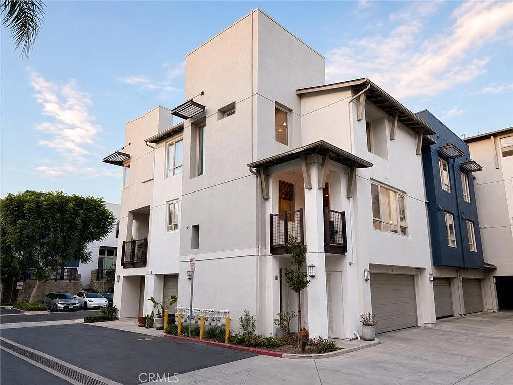 2 bed, 1240 sqft, $4,500 — Photo 2