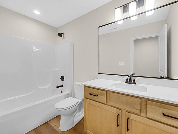 2nd image of 2224 Redwood Ln