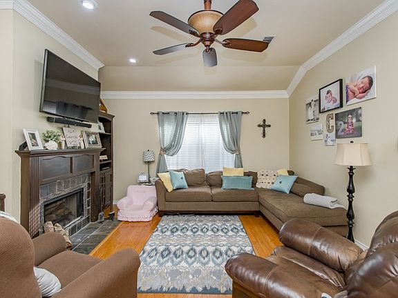 5th image of 17110 Fountainbleau Dr