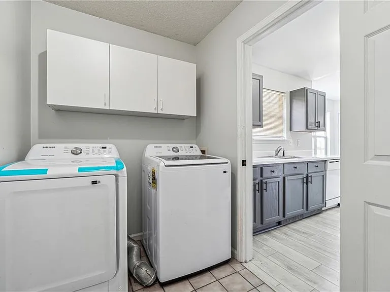 2205 Dresden Grn NW — Photo 6