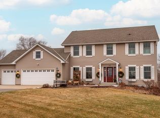 7575 Mellgren Ln, Chaska, MN 55318