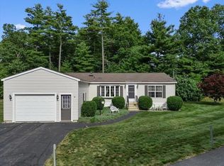 8 Stonegate Ln, Hampstead, NH 03841
