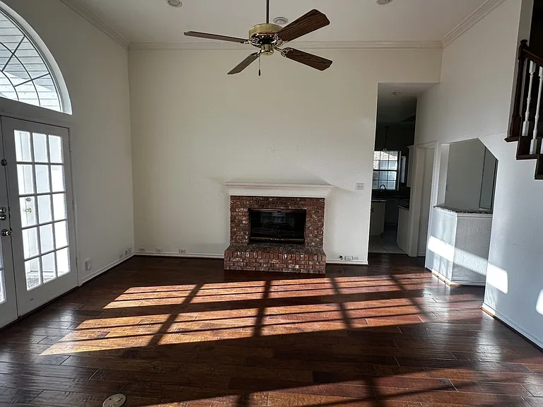 18532 Bay Pines Ln — Photo 2