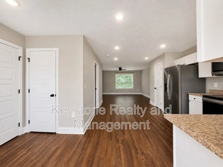 146 Village Dr — Photo 4