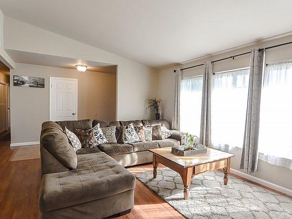 4th image of 1301 Candlewood Way