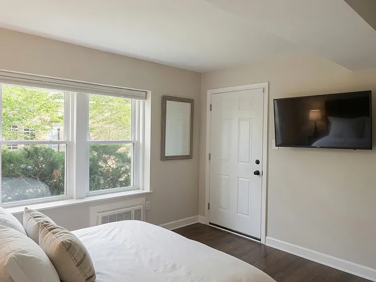 1527 N Colonial Ter #A — Photo 9