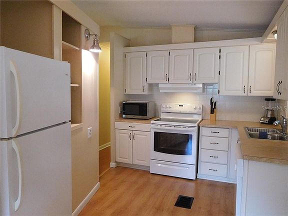 3rd image of 16845 SE 101st Ct