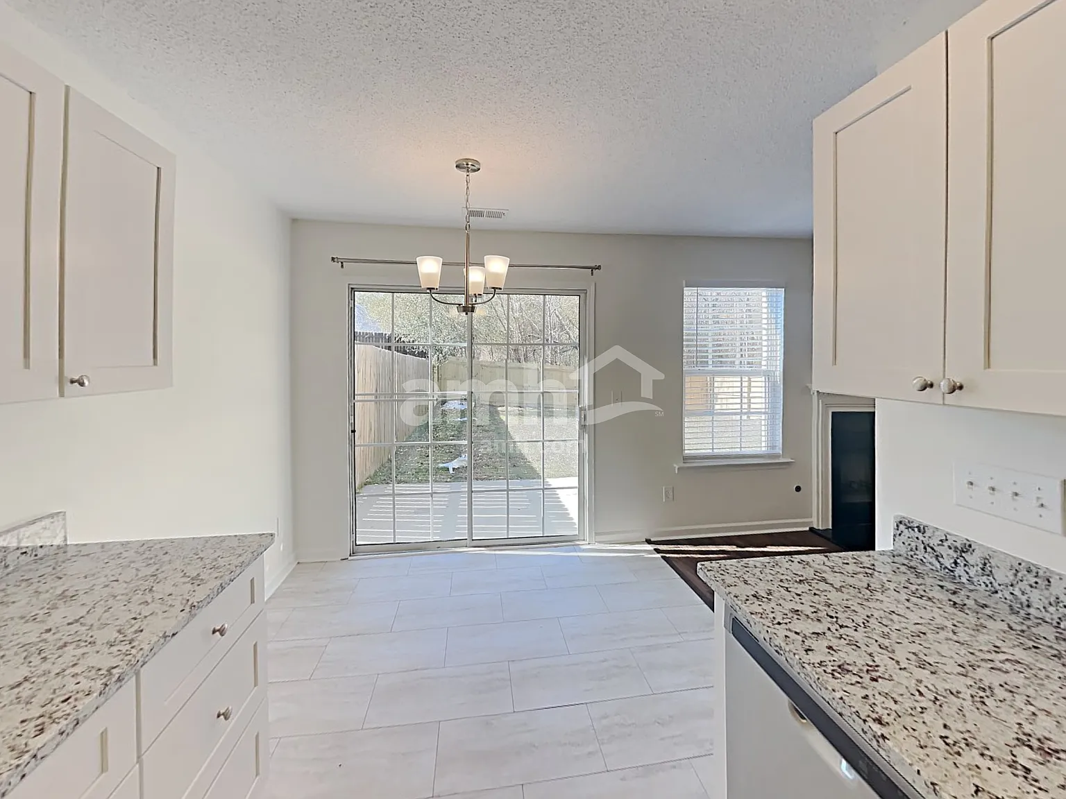 3 bed, 2.5 bath, 1360 sqft, $1,930 — Photo 4