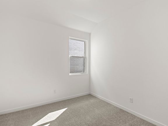 5th image of 2411 Daisy Ln