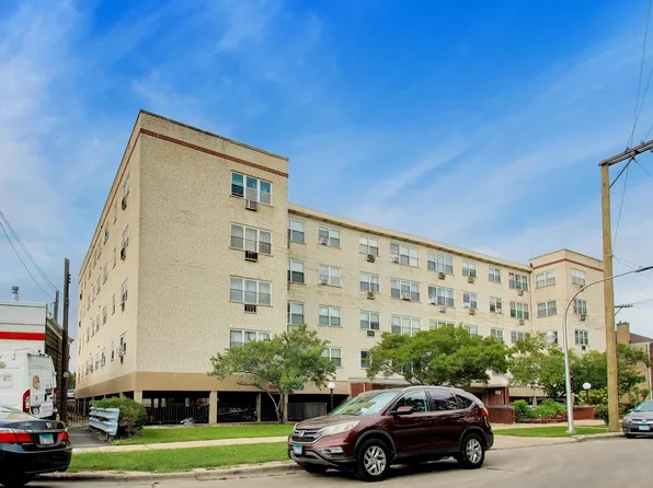 6040 N Troy St APT 401, Chicago, IL 60659