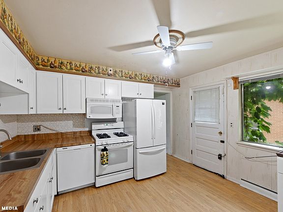 4th image of 8018 W Churchill Ave