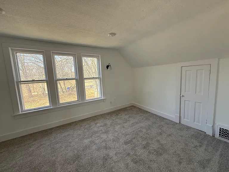 1719 SW Lane St — Photo 9