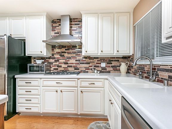 5th image of 4921 Hackberry Ln