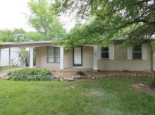 951 Piedras Pkwy, Fenton, MO 63026