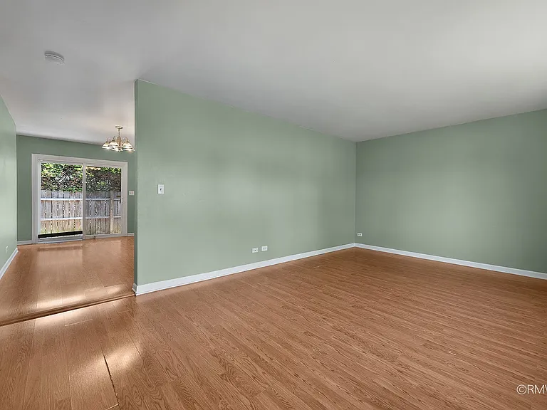 111 E Magnolia St — Photo 4