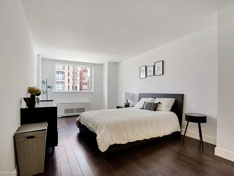 200 E 94th St #1115 — Photo 9