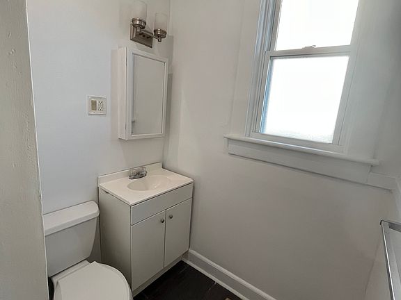 3rd image of 517 W 29th St #A