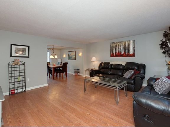 5th image of 141 Canterbury Ln