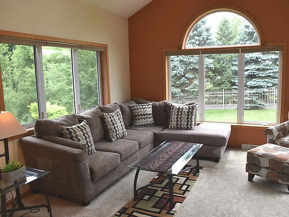 4th image of 805 W River Edge Ct